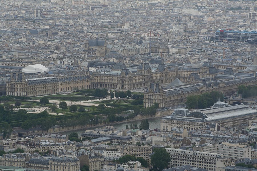 Eiffeltoren, zicht op het Louvre
