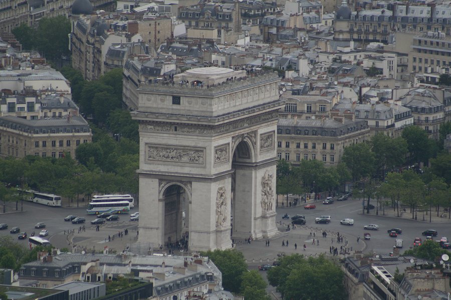 Eiffeltoren, zicht op de Arc de Triomphe
