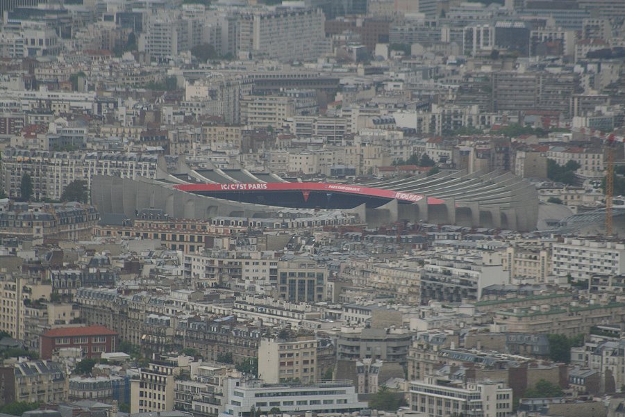 Eiffeltoren, zicht op het Parc des Princes (Paris Saint Germain)