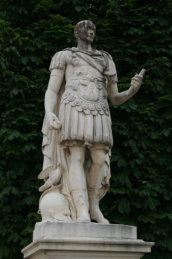 Jardin des Tuileries, Julius Caesar