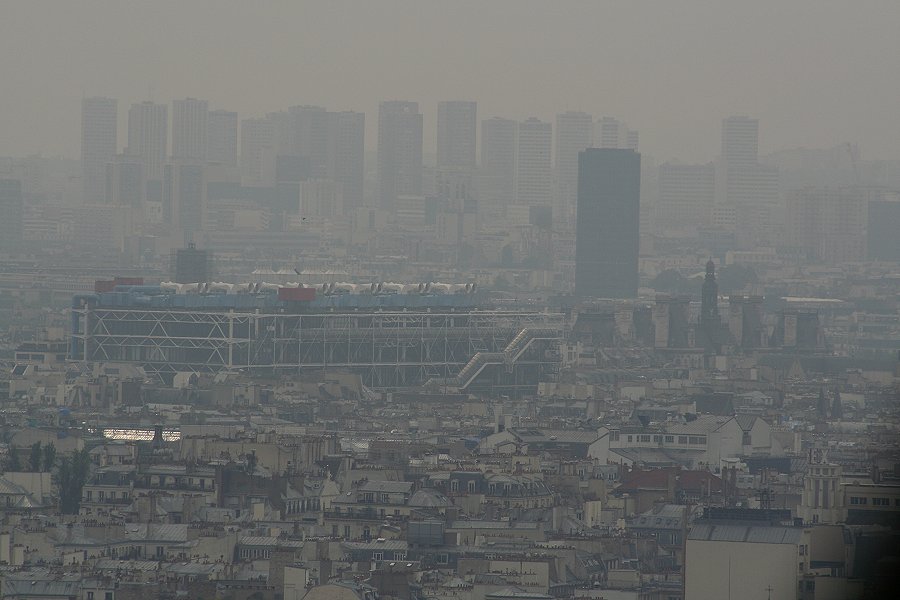 Sacr Coeur, zicht op het Centre Georges Pompidou